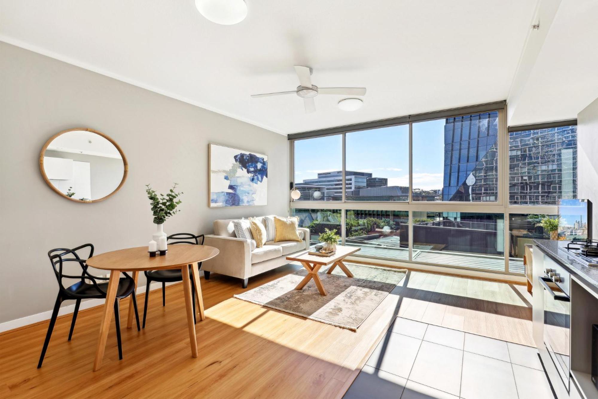 Elegant Inner-city 1-bed With Rooftop Dining Brisbane