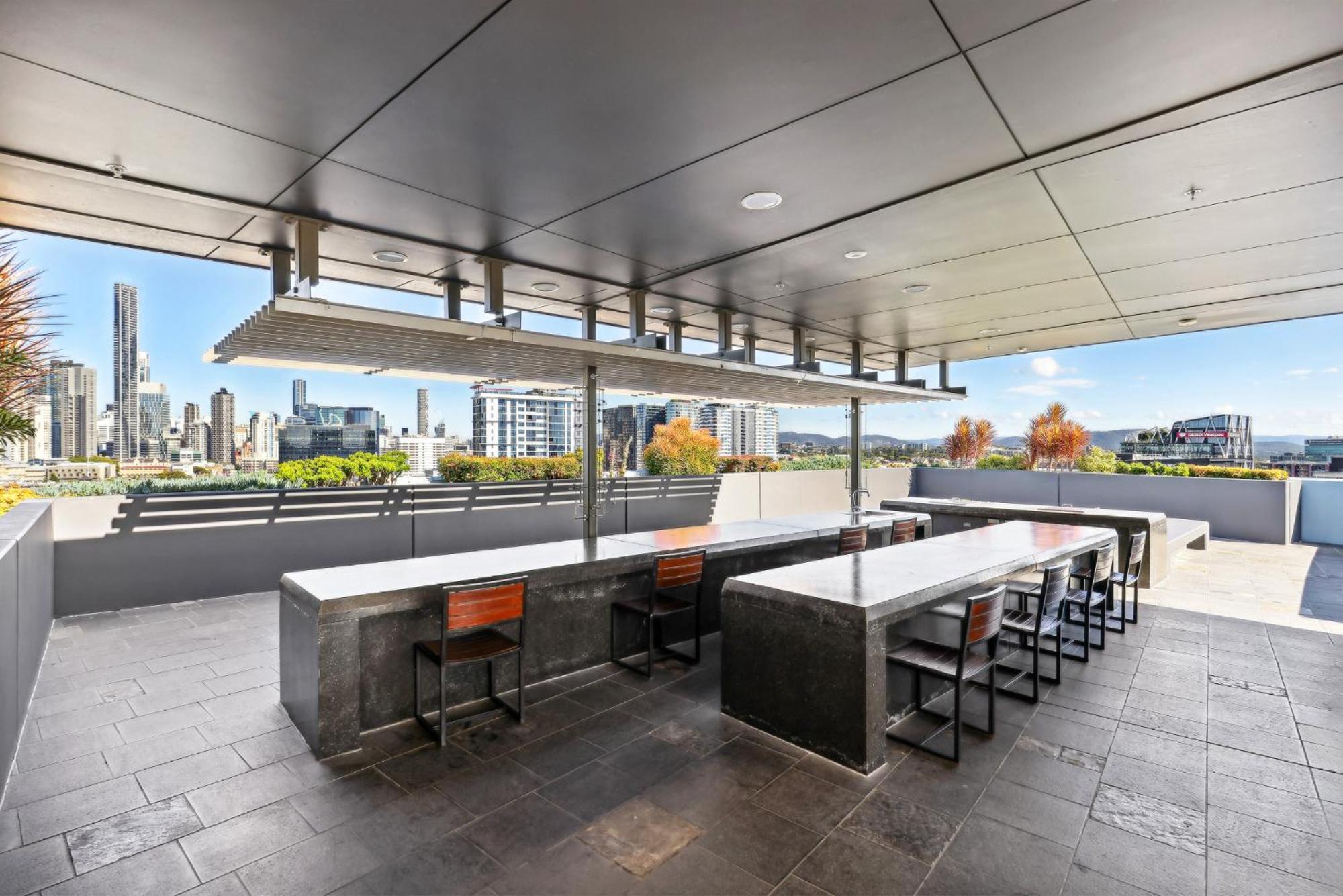 Apartment Elegant Inner-city 1-bed With Rooftop Dining *